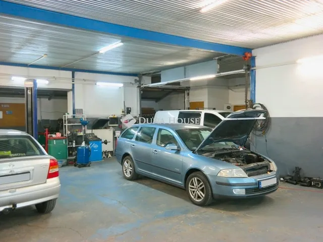 Eladó kereskedelmi és ipari ingatlan Budapest XXI. kerület 250 nm