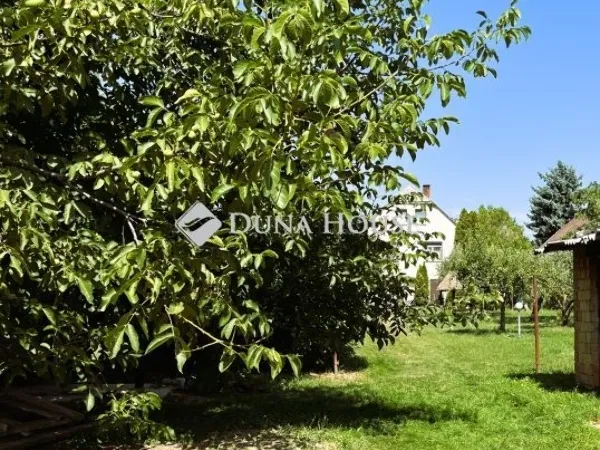 Eladó ház Balatoncsicsó 300 nm