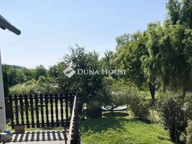 Eladó ház Balatoncsicsó 300 nm