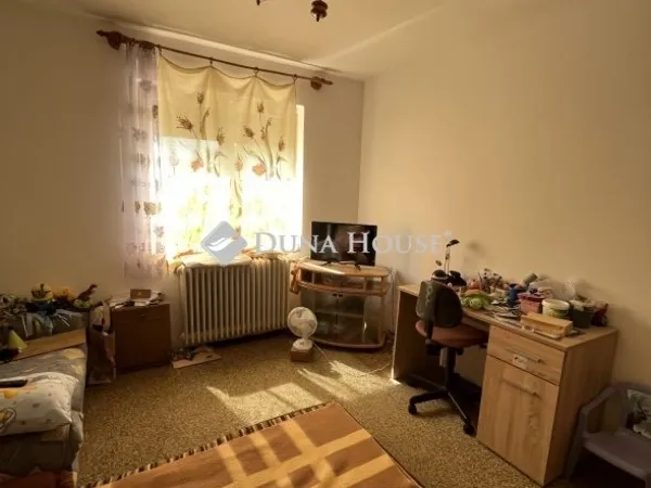 Eladó ház Balatoncsicsó 300 nm