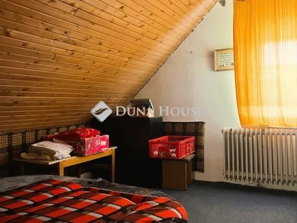 Eladó ház Balatoncsicsó 300 nm