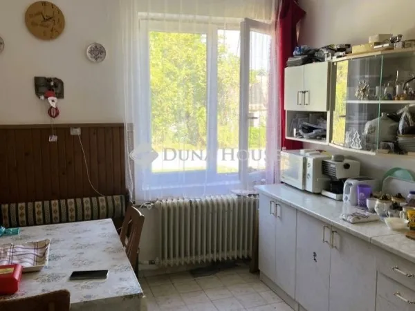 Eladó ház Balatoncsicsó 300 nm