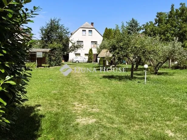 Eladó ház Balatoncsicsó 300 nm