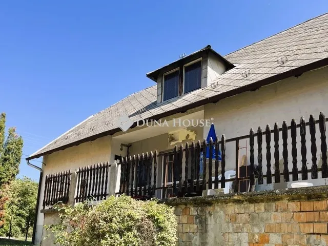 Eladó ház Balatoncsicsó 300 nm