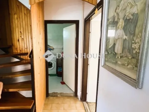 Eladó ház Balatoncsicsó 300 nm