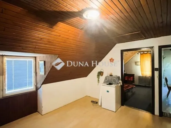 Eladó ház Balatoncsicsó 300 nm