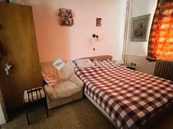 Eladó ház Balatoncsicsó 300 nm