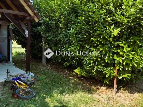 Eladó ház Balatoncsicsó 300 nm