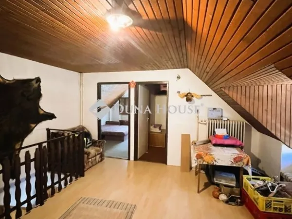 Eladó ház Balatoncsicsó 300 nm