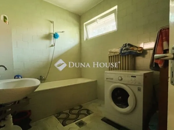 Eladó ház Balatoncsicsó 300 nm