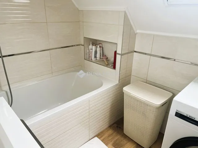 Eladó lakás Dabas 73 nm