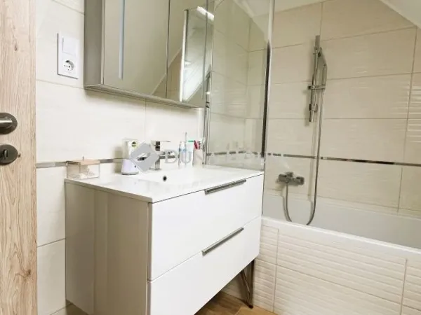 Eladó lakás Dabas 73 nm