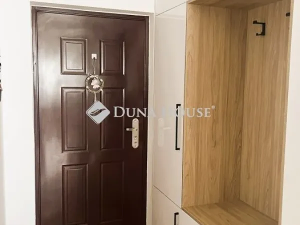 Eladó lakás Dabas 73 nm