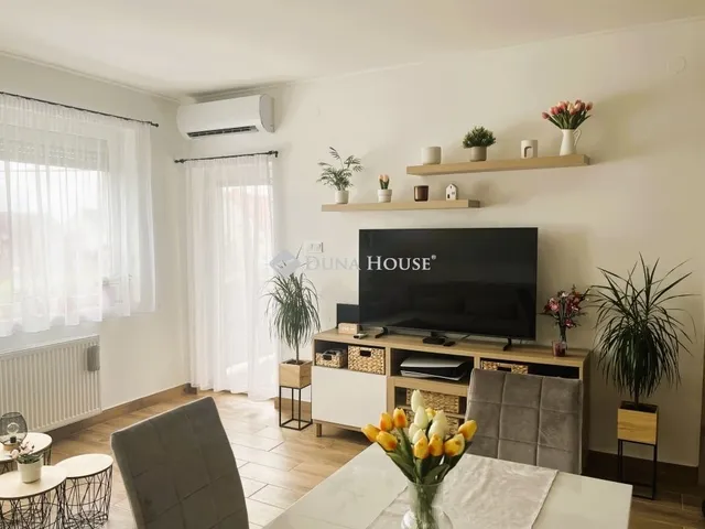 Eladó lakás Dabas 73 nm