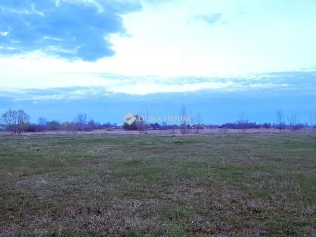 Eladó telek Bugyi 11950 nm