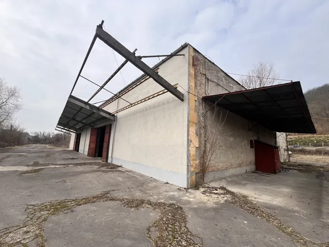 Eladó kereskedelmi és ipari ingatlan Ózd, Cipó 1860 nm