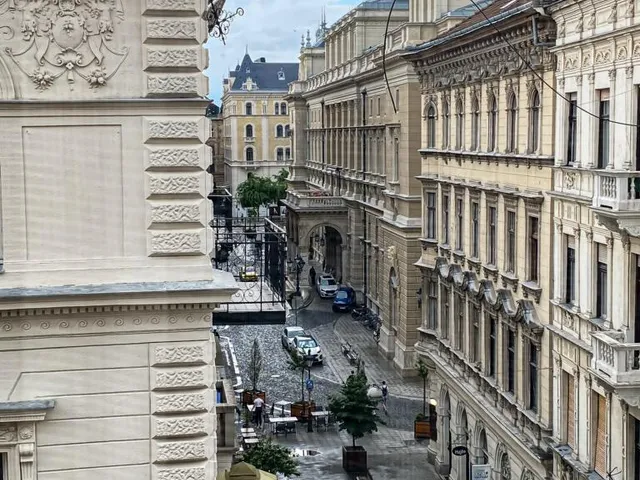 Eladó lakás Budapest VI. kerület, Nagykörúton belüli terület, Hajós utca 109 nm
