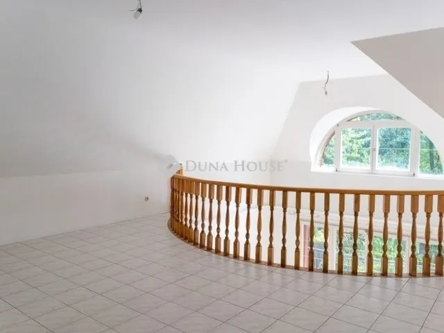 Eladó ház Leányfalu 385 nm