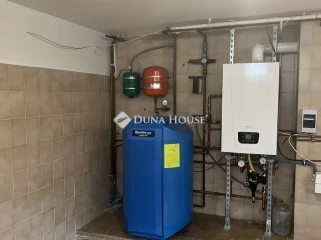 Eladó ház Budapest XVI. kerület, Rákosszentmihály 235 nm