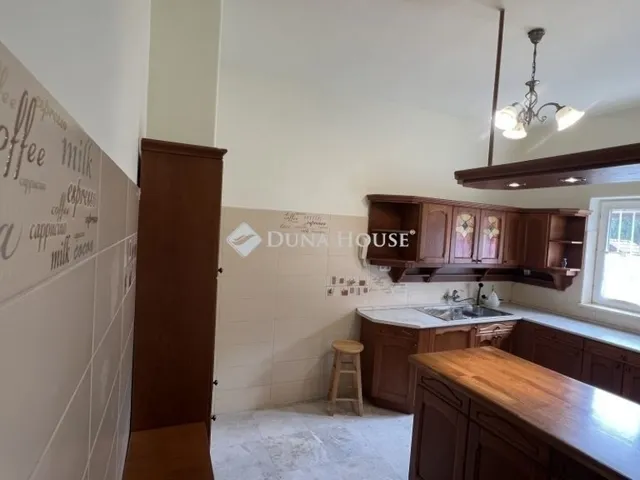 Eladó ház Budapest XVI. kerület, Rákosszentmihály 235 nm