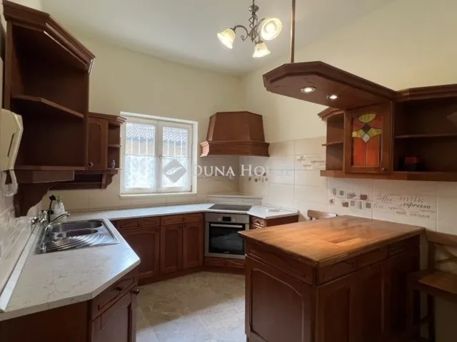 Eladó ház Budapest XVI. kerület, Rákosszentmihály 235 nm