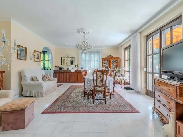 Eladó ház Leányfalu 290 nm