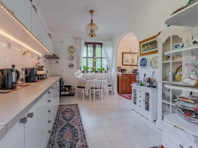 Eladó ház Leányfalu 290 nm