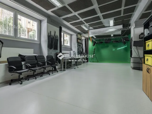 Eladó kereskedelmi és ipari ingatlan Budapest XI. kerület 220 nm