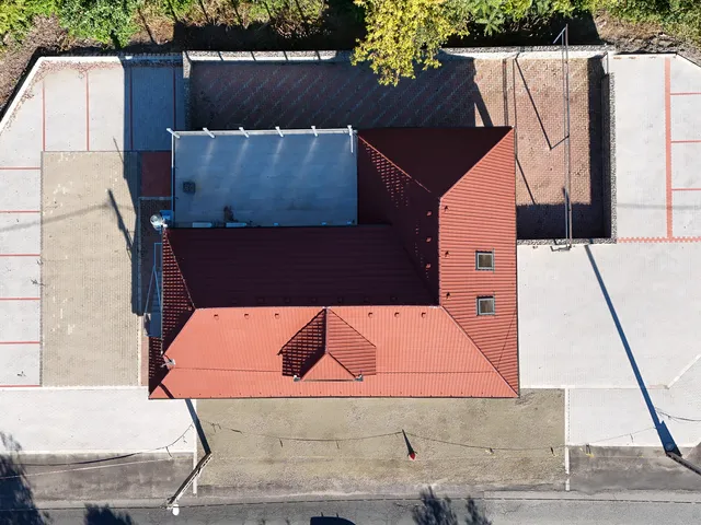 Eladó kereskedelmi és ipari ingatlan Tahitótfalu 240 nm