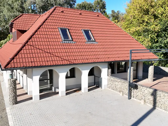 Eladó kereskedelmi és ipari ingatlan Tahitótfalu 240 nm