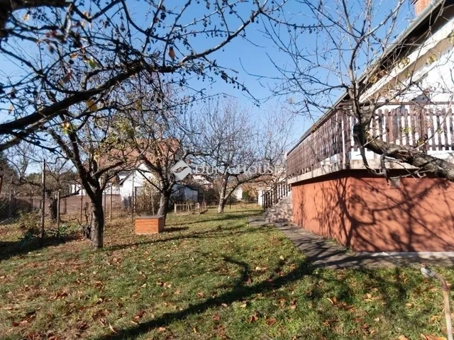 Eladó ház Budapest XVI. kerület, Petőfikert 137 nm