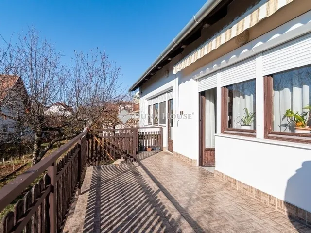 Eladó ház Budapest XVI. kerület, Petőfikert 137 nm