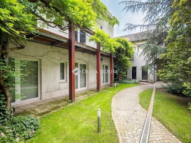 Eladó kereskedelmi és ipari ingatlan Budapest II. kerület 1370 nm