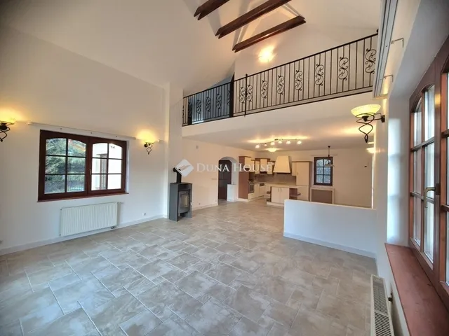 Eladó ház Üröm 236 nm