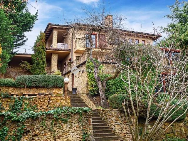 Eladó ház Budapest III. kerület 450 nm