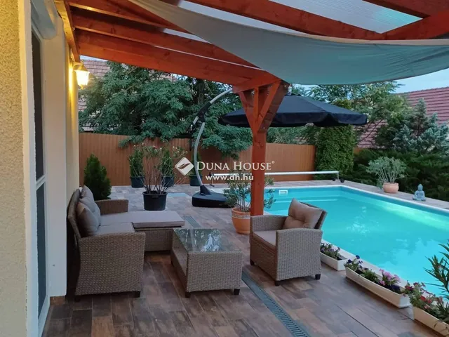 Eladó ház Pócsmegyer 170 nm