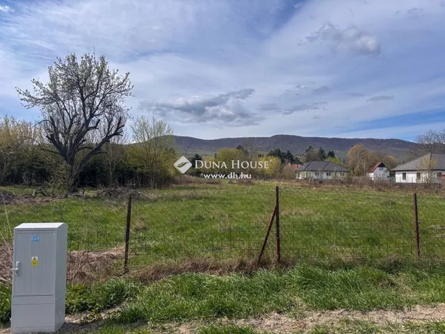 Eladó telek Tahitótfalu 732 nm