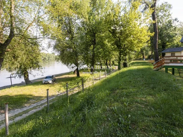 Eladó kereskedelmi és ipari ingatlan Szentendre 800 nm