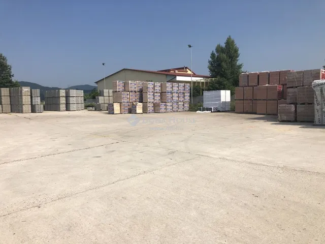 Eladó kereskedelmi és ipari ingatlan Szentendre 250 nm