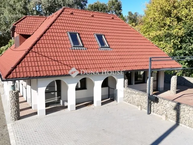 Eladó kereskedelmi és ipari ingatlan Tahitótfalu 240 nm