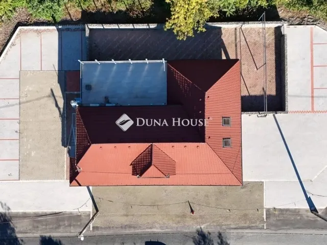 Eladó kereskedelmi és ipari ingatlan Tahitótfalu 240 nm