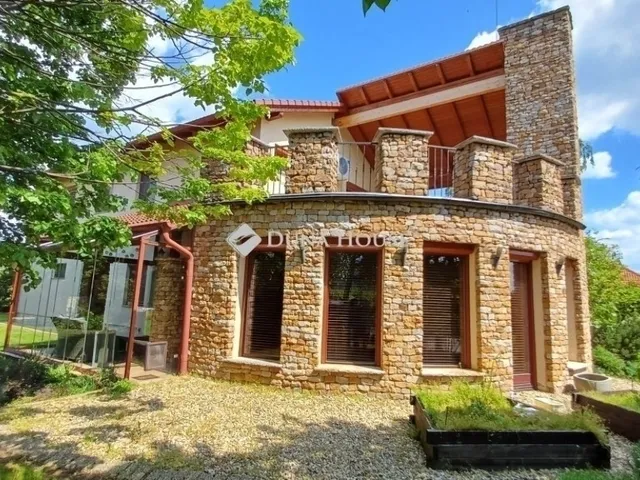 Eladó ház Budajenő 238 nm