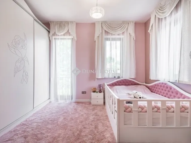 Eladó ház Fót 367 nm