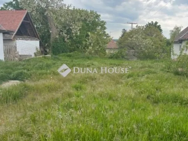 Eladó telek Tahitótfalu 1026 nm