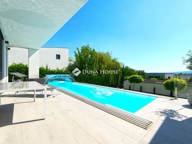 Eladó ház Vác 343 nm