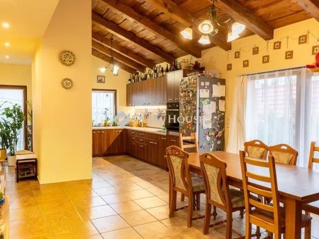 Eladó ház Pomáz 180 nm