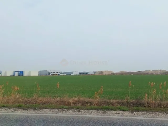 Eladó kereskedelmi és ipari ingatlan Szigetszentmiklós 98554 nm