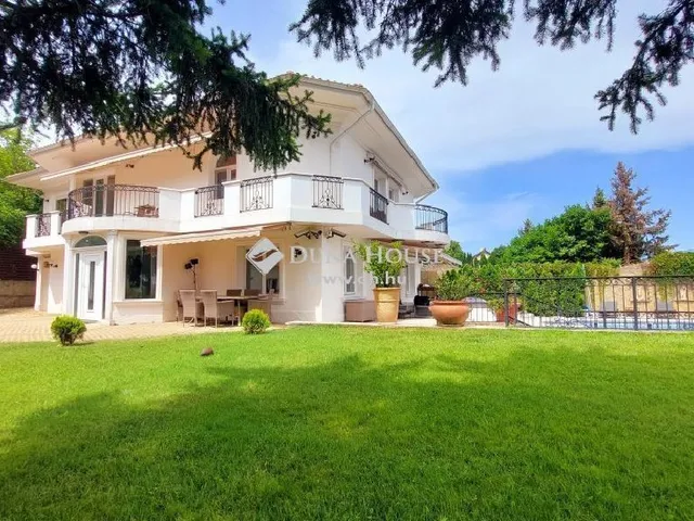 Eladó ház Budapest III. kerület 600 nm