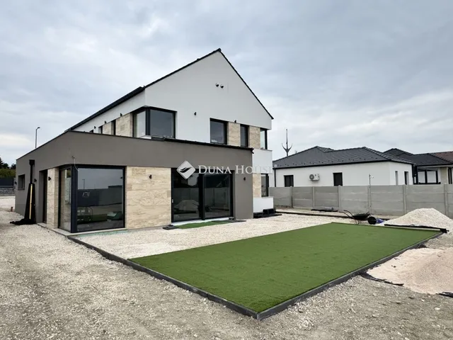 Eladó ház Diósd 300 nm