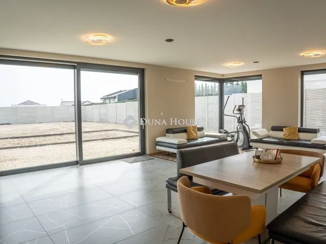 Eladó ház Diósd 300 nm